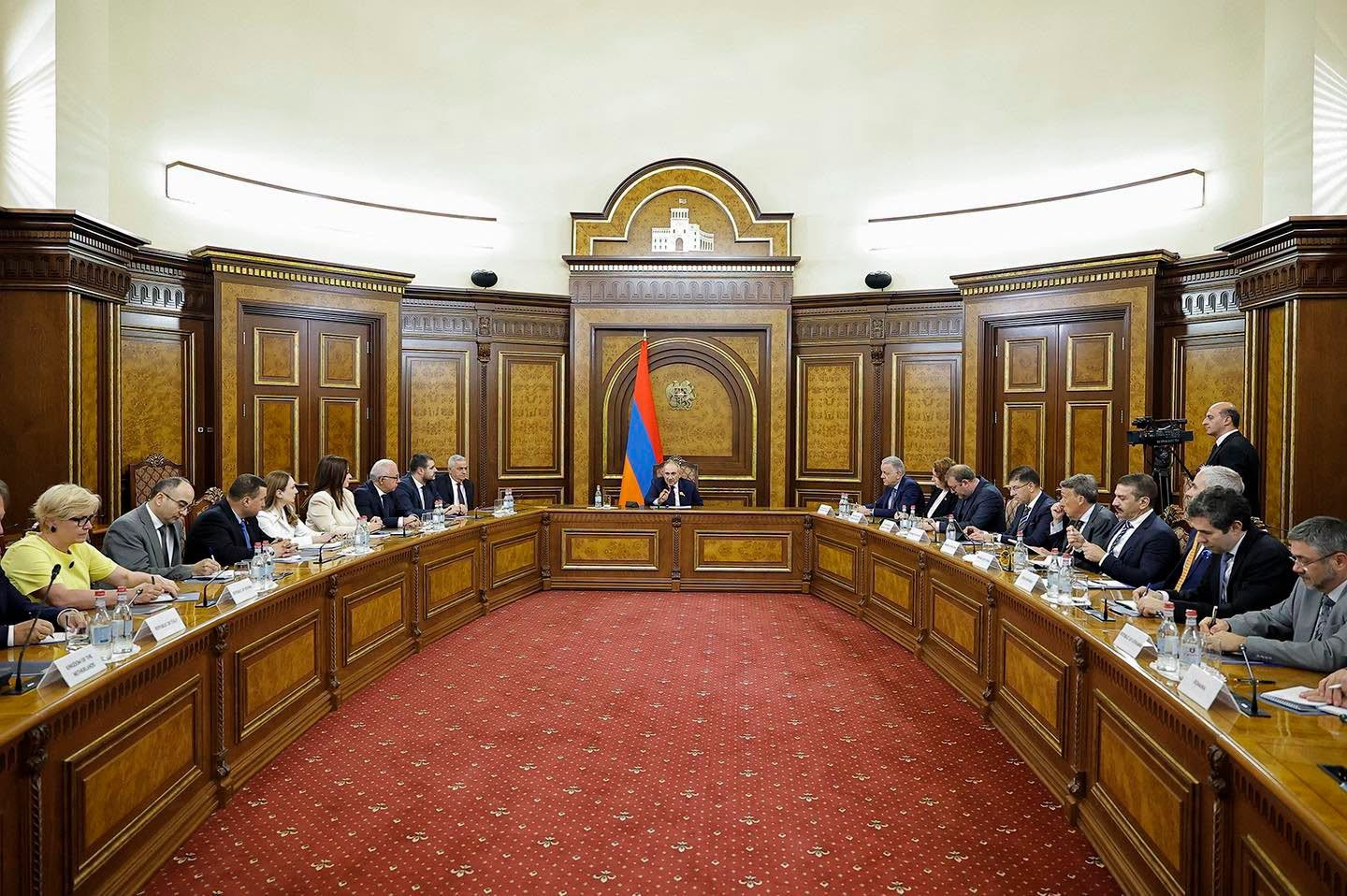 Նիկոլ Փաշինյանը ընդունել է Հայաստանում հավատարմագրված Եվրոպական միության անդամ պետությունների դեսպաններին․ ինչ են քննարկել