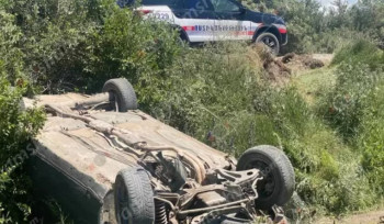 Մարտունի-Վարդենիս ավտոճանապարհին «Mercedes»-ը դուրս է եկել ճանապարհի երթևեկելի գոտուց և գլխիվայր հայտնվել դաշտում․ կա վիրավnր