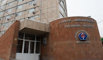 Ձևական ընդունել է բժշկական կենտրոն աշխատանքի, աշխատավարձ վճարել․ «Սուրբ Աստվածամայր» ԲԿ–ի նախկին տնօրենը մեղադրվում է առանձնապես խոշոր չափերի հափշտակության և պաշտոնեական կեղծիք կատարելու մեջ