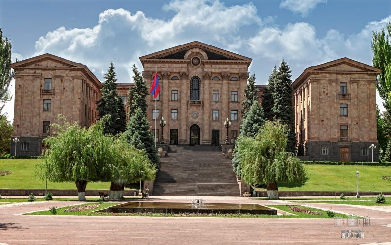 «Փա՛ռք նահատակներին, և կեցցե՛ Հայաստանի Հանրապետությունը». պատգամավորները երդման նոր տեքստ ունեն