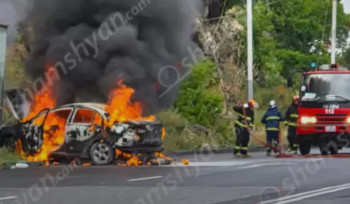 Ավտովթար-հրդեհ՝ Երևանում. «Mitsubishi»-ն բախվել է բազալտե եզրաքարին, ապա կոտրել երկաթե էլեկտրասյունը. վիրավոր կա