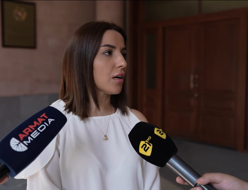 Այս պահին «Armat Media»-ի աշխատակիցները դեռ ՔԿ-ում են. 9 անձ վկայի կարգավիճակով հարցաքննության է հրավիրված. խմբագիր