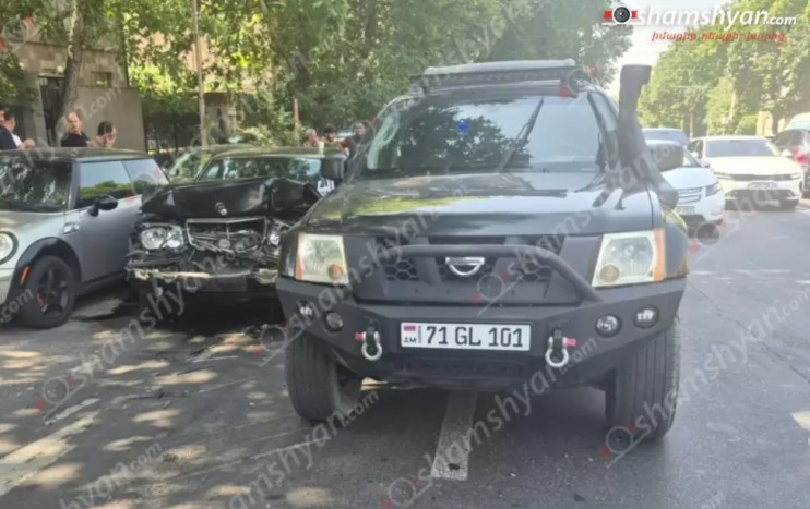 Հերացի փողոցում բախվել են «Mercedes»-ը և «Nissan Xterra»-ն․ կա վիրավnր
