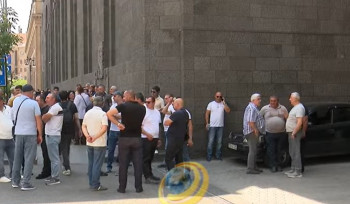 «Երևանի Արարատ կոնյակի-գինու-օղու կոմբինատ»-ն իրավապահները փակել են. աշխատակիցների ակցիան` ուղիղ