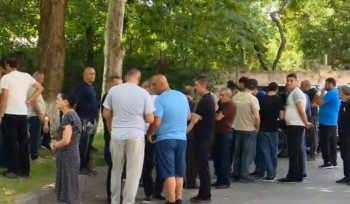 «Մուլտի սթոուն»-ի աշխատակիցները պահանջում են բացել կապարակնքված աշխատավայրը. ուղիղ