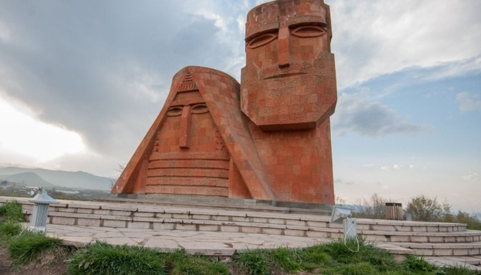 Երևանում մրցույթի տաղավարից հեռացվել է «Մենք ենք մեր սարերը» պատկերը՝ այն որակելով «հակապետական քայլ». հայտարարություն