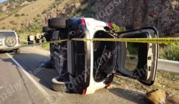 Ավտովթար Վայոց Ձորում. Nissan Rogue մակնիշի ավտոմեքենան կողաշրջվել է. կա վիրավոր