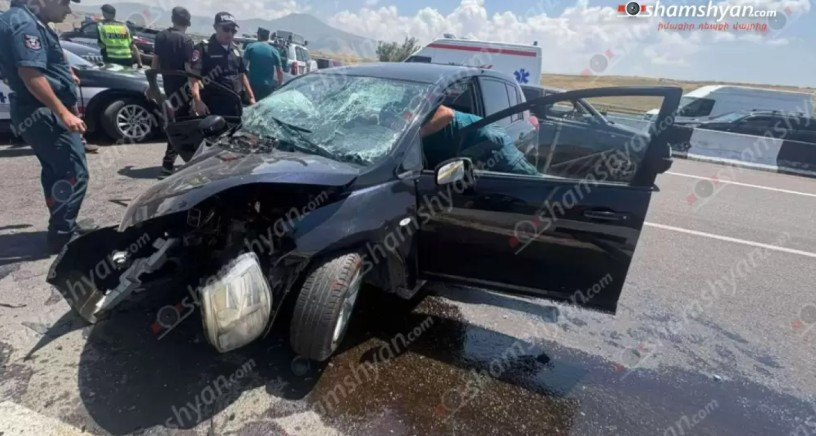 Կոտայքի մարզում 30-ամյա վարորդը «Nissan Tiida»-ով բախվել է կամրջի երկաթբետոնե արգելապատնեշներին․ կան վիրավnրներ