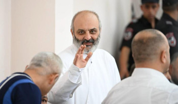 Արդեն 20րոպե է դատական նիստից անցել, սակայն ոստիկանությունը դեռ չի գնացել Բագրատ Սրբազանի կեցավայր՝ դատական նիստի ուղեկցելու (տեսանյութ)