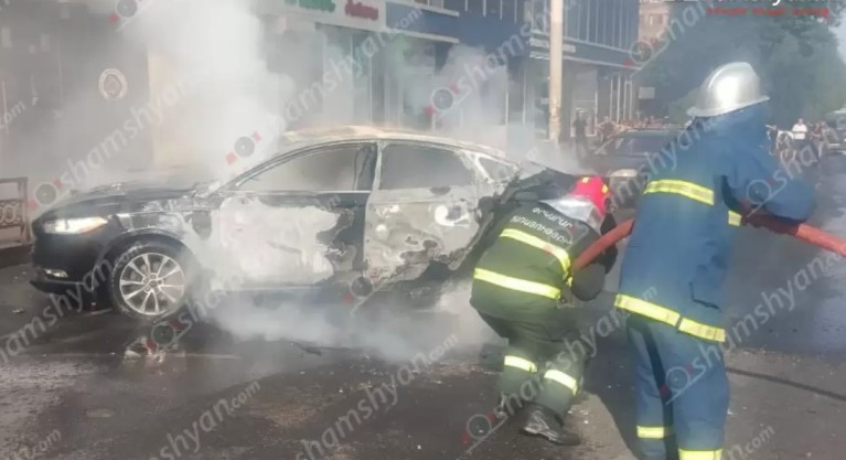 Օհանով փողոցում «Ford Fusion»-ում հրդեհ է բռնկվել․ վարորդը տեղափոխվել է հիվանդանոց