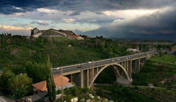 1 ժամ տևած բանակցություններից հետո տղամարդն իրեն ցած նետեց Կիևյան կամրջից.  shamshyan.com