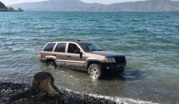 «Jeep» մեքենայով մտել են Սևանա լիճ