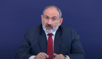 Մեքենաս կոտրում եմ բաց դիտահորերի, փոսերի մեջ, ճանապարհները կահավորված չեն, լույս անդրադարձնող նշաններ չկան, այս ամենը վերջ կունենա՞․ լրագրողի հարցը՝ Փաշինյանին